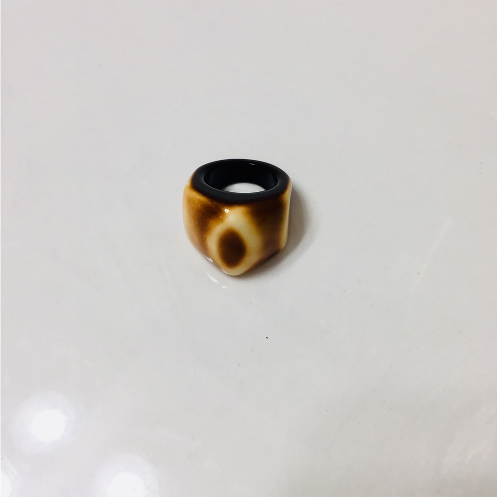 WOMENS animal motif ring.  Size 6